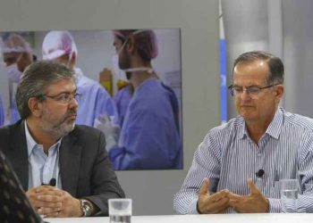 ‘Operadas no melhor momento’, diz médico das gêmeas Mel e Lis