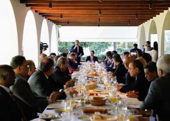 Governadores ganham promessa de verba em troca de apoio à Previdência