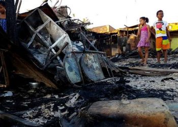 Curto-circuito pode ser causa de fogo que deixou 35 famílias desalojadas