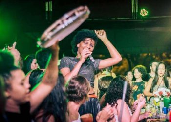 A roda é delas! Cada vez mais mulheres comandam o samba no DF