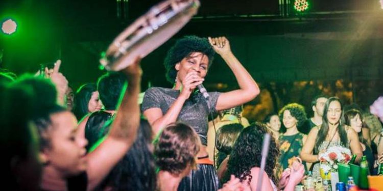 A roda é delas! Cada vez mais mulheres comandam o samba no DF