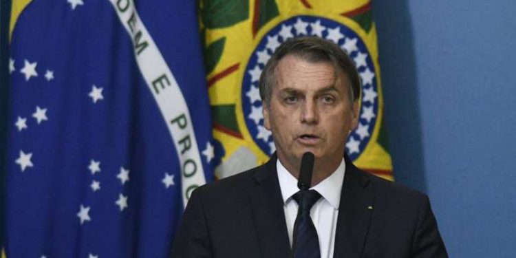 Bolsonaro assina documento de consagração do Brasil ao Coração de Maria