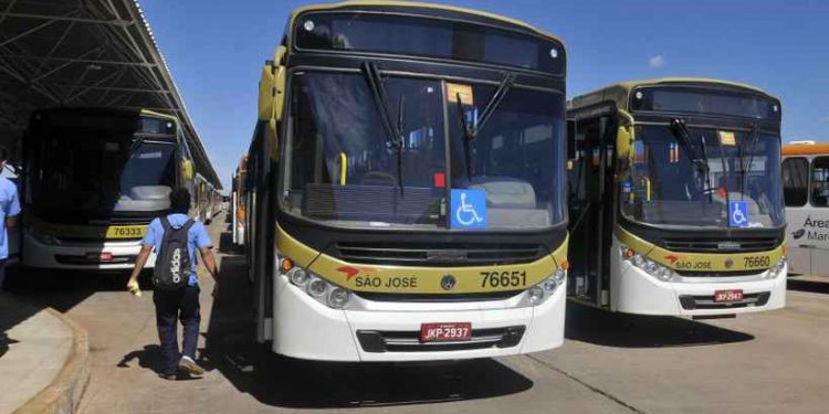 Após paralisação relâmpago, ônibus que atendem Ceilândia voltam a circular