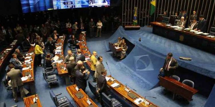 Decisão sobre despachos de bagagens aéreas está com Bolsonaro