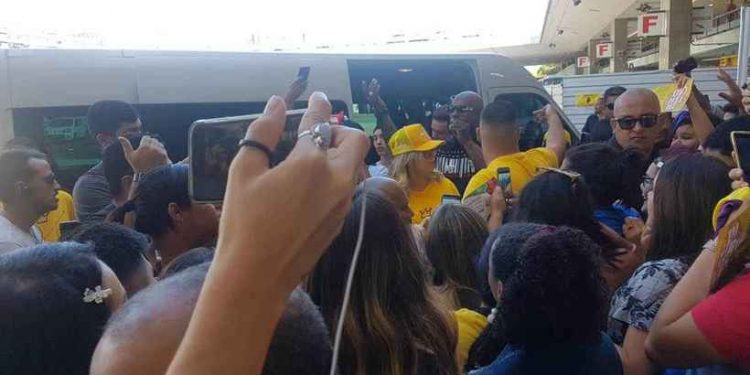 Antes de show, Marília Mendonça causa alvoroço na Rodoviária de Brasília