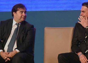 Não há maldade quando Bolsonaro fala no poder que tem ‘com a caneta’, diz Maia