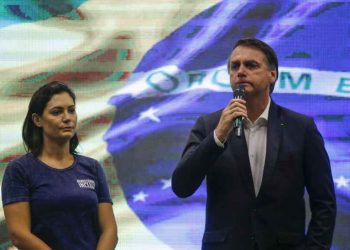 A pedido de Michelle, Bolsonaro vai rever artigo da reforma da Previdência
