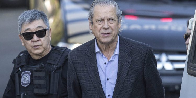 Dirceu, Cunha e Vaccari estão dividindo a mesma cela em Curitiba