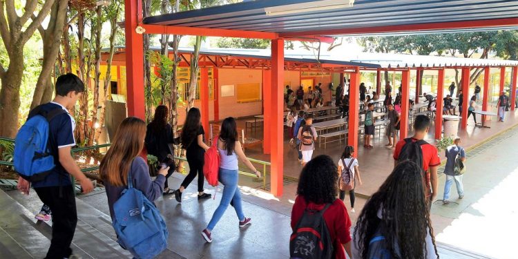 Nota por comportamento e revista: novo regimento escolar do DF começa a valer no 2º semestre de 2019