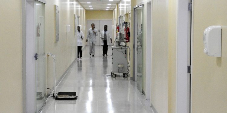Paciente com superbactéria é isolado em hospital do DF