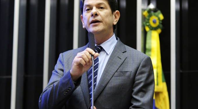 Último ministro da Educação que foi ao plenário saiu de lá demitido