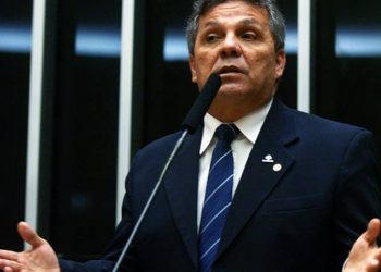 Criador da bancada da bala critica decreto das armas de Bolsonaro