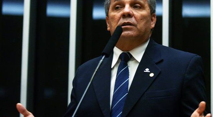 Criador da bancada da bala critica decreto das armas de Bolsonaro