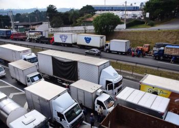Petrobras testará cartão pré-pago para caminhoneiros a partir de segunda