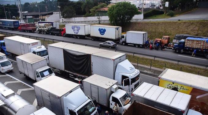 Petrobras testará cartão pré-pago para caminhoneiros a partir de segunda