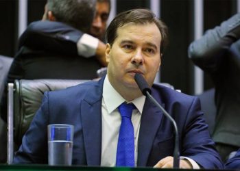 Maia abre e encerra sessão da Câmara sem votar MP dos ministérios