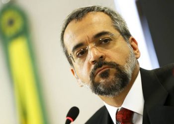 Ações de empresas privadas de educação disparam após cortes do MEC