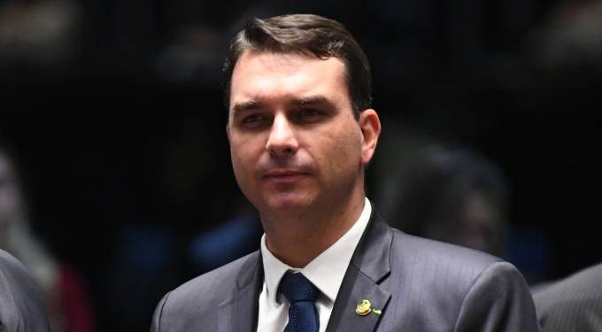 Advogado de Queiroz vai entrar com habeas corpus