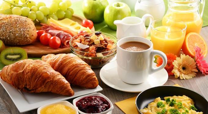 Pular o café da manhã eleva risco de morte por doenças cardiovasculares