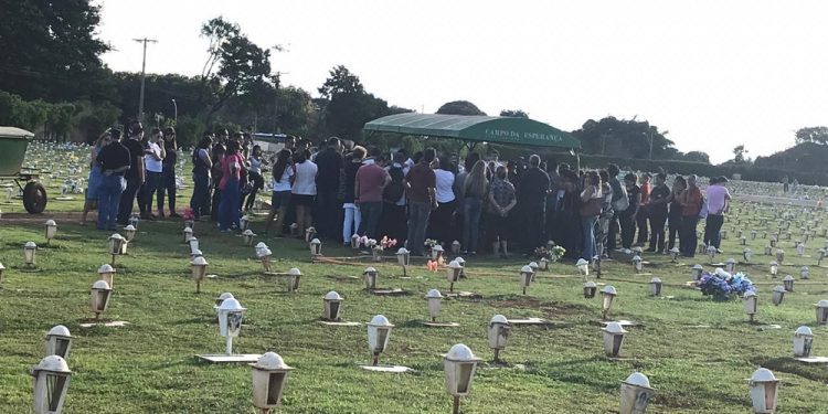 ‘Ela era com uma mãe para mim’, diz irmã de mulher atropelada ao lado de filha no DF