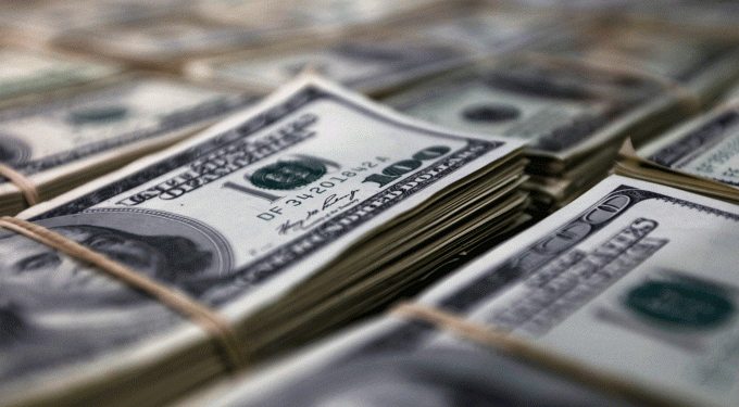 Dólar tem ligeira queda e Ibovespa sobe