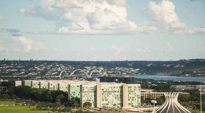 Governo deve bloquear mais uma parte do Orçamento devido à revisão do PIB