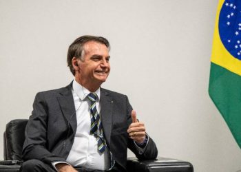 Bolsonaro quer estimulo a turismo subaquático e religioso
