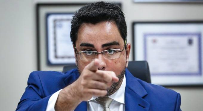 Marcelo Bretas não publicou imagem que chama Maia de ‘imbecil’