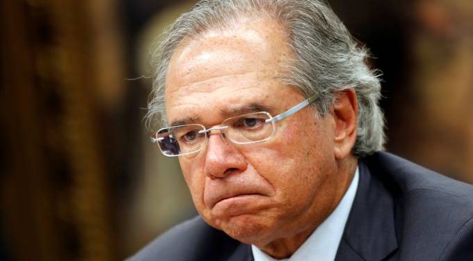 ‘Buraco negro fiscal’ deixa país fadado à baixa expansão, diz Guedes