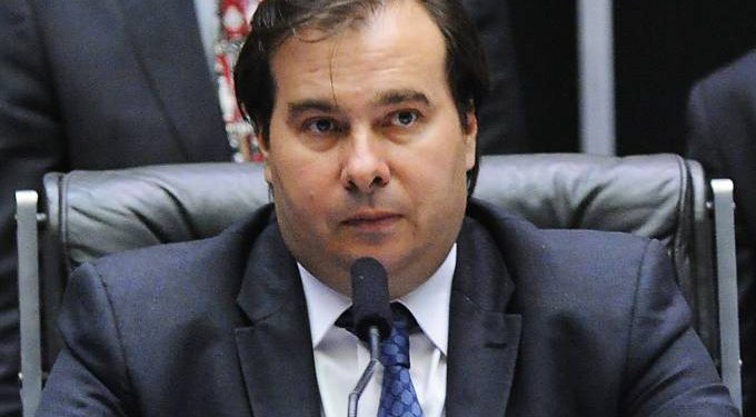 Maia diz ser contra projeto que libera dono de terra a atirar em invasor