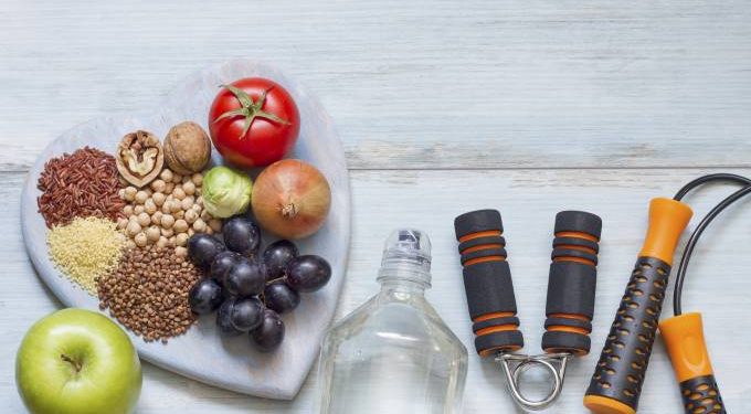 Alimentação saudável e exercício diminuem risco de demência, diz OMS