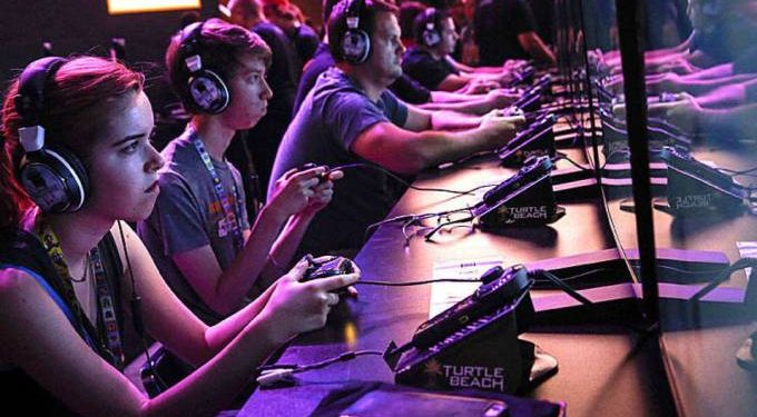 Mais de 90% dos jogadores de games assistem jogos online, diz pesquisa