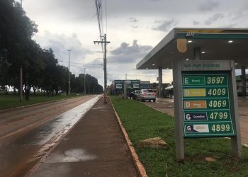 Preço da gasolina dispara em postos do DF