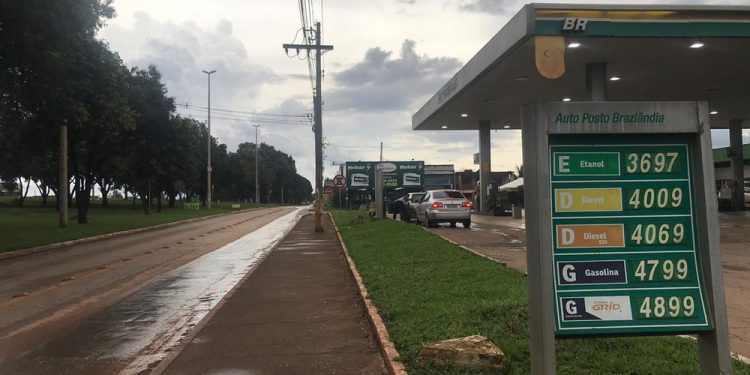 Preço da gasolina dispara em postos do DF