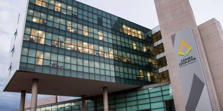 Após reunião, distritais e GDF não chegam a acordo sobre cancelamento do FAC