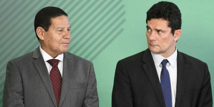 ”Conversa privada é conversa privada”, diz Mourão sobre mensagens de Moro