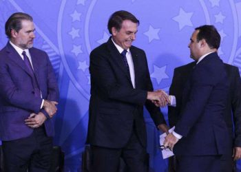 Nova guerra entre Bolsonaro e Congresso torna incerto rumo da Previdência