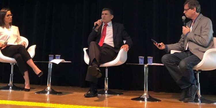 General Santos Cruz reclama da maneira como foi demitido do governo