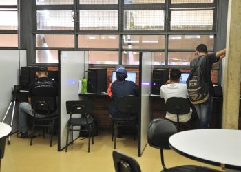 Alunos da rede pública do DF terão acesso a Youtube e Netflix nas escolas