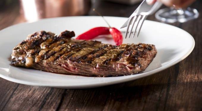 Saiba como reduzir a carne vermelha sem perder os nutrientes