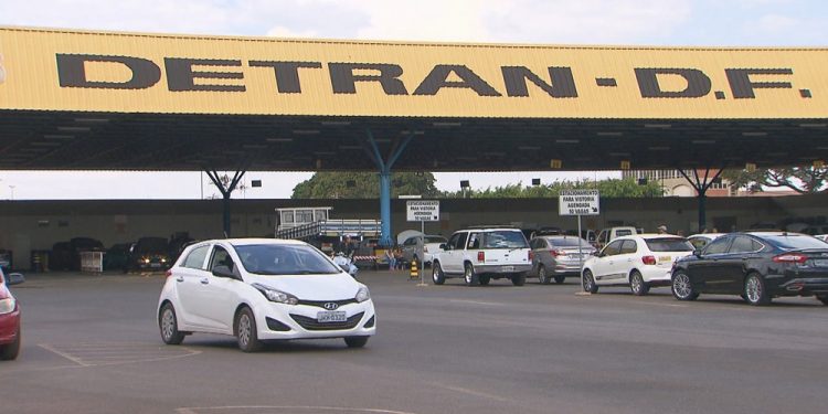 Criminosos fingem ser funcionários do Detran para aplicar golpes no DF