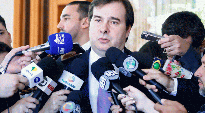 Decisão sobre Estados e municípios na reforma sai hoje, diz Maia