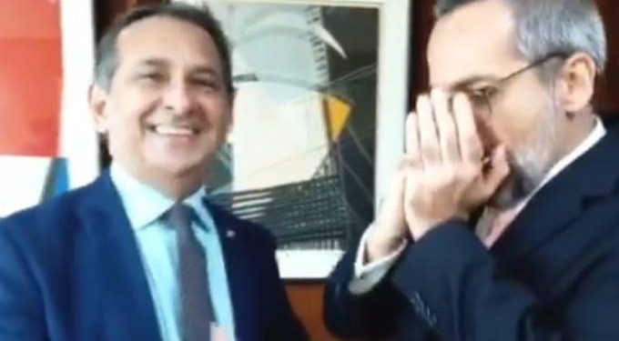 Após cortar bolsas, Weintraub toca gaita para ‘provar que é do Ceará’