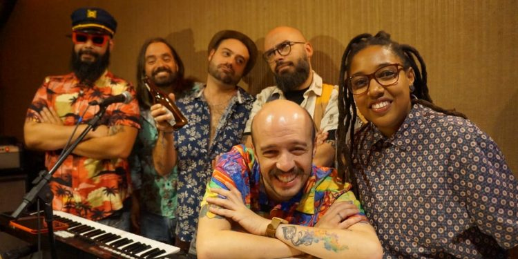 Brega & Rosas comemora 10 anos de banda com turnê no DF