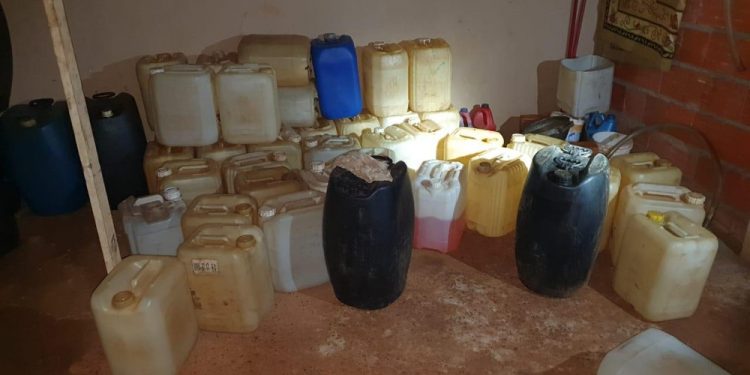 Motoristas de caminhões-tanque são presos no DF por furto de combustível