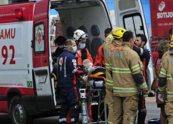 Jovem morre após capotar o carro próximo à estação do BRT no Gama