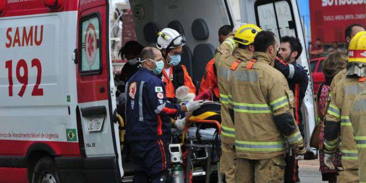 Jovem morre após capotar o carro próximo à estação do BRT no Gama