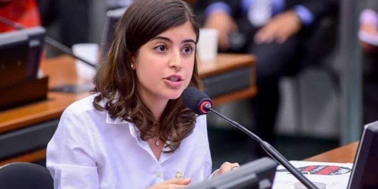 PDT suspende Tabata Amaral e mais sete por voto a favor da Previdência