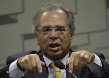 ‘É duro para Bolsonaro fazer ajustes para policiais’, diz Guedes sobre declaração do presidente