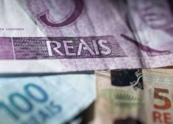 Governo estuda limitar saque do FGTS em no máximo R$ 500 este ano